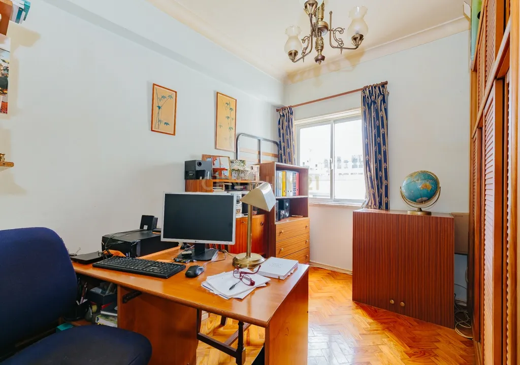 T3 Muito Luminoso com Excelente Localização na Amadora! - Image 12
